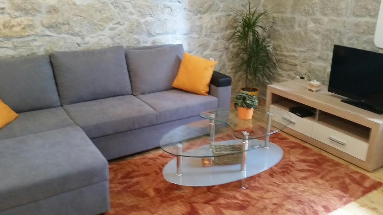Marivo Apartment Dugi Rat Ngoại thất bức ảnh