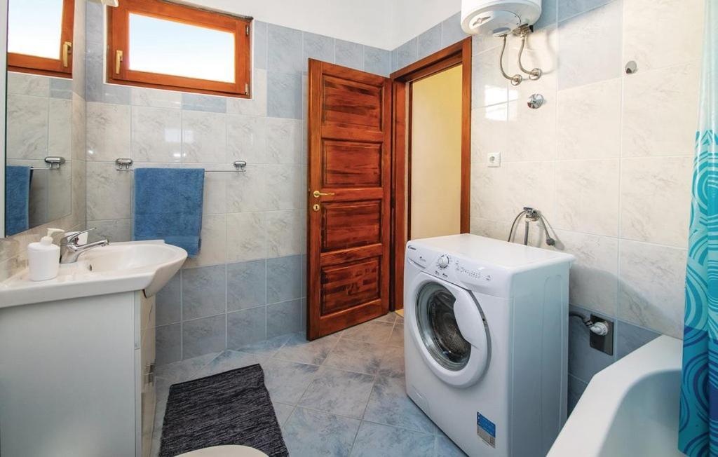 Marivo Apartment Dugi Rat Ngoại thất bức ảnh